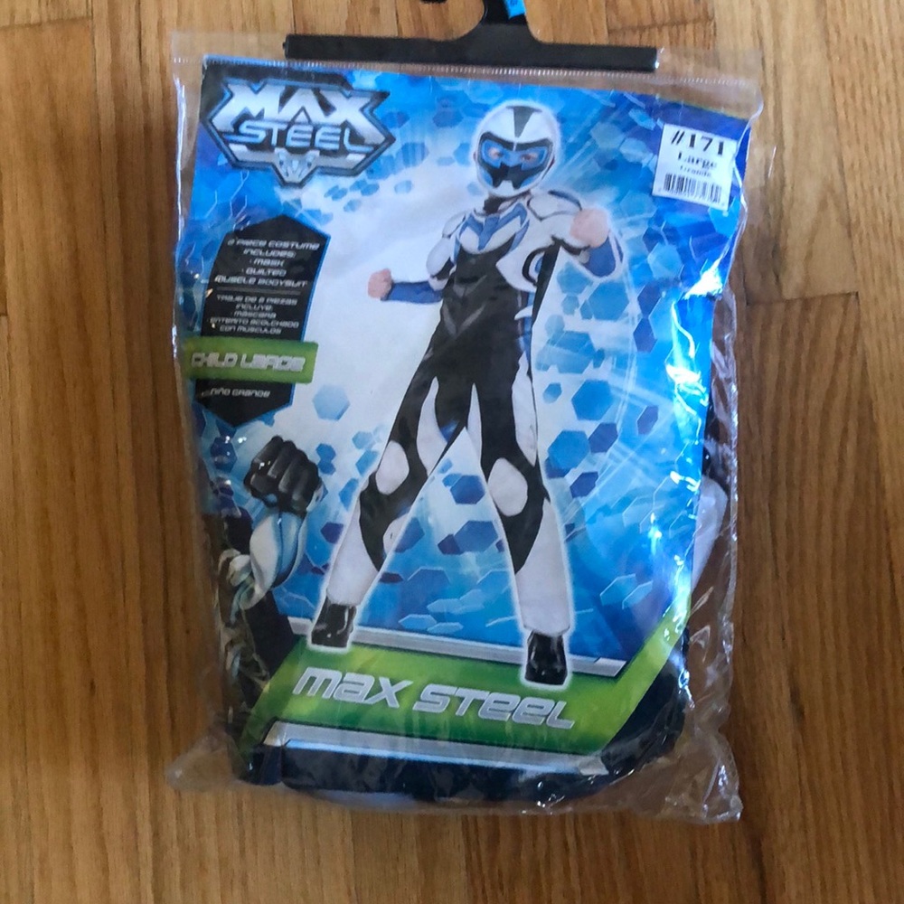 Max Steel Boy’s Halloween Costume, like new in perfect condition 🎃  🎃  👻 👻